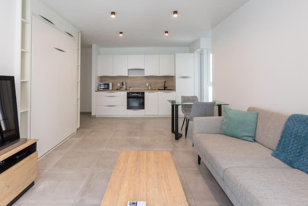 Superbe Appartement Avec Parking Malmedy Buitenkant foto